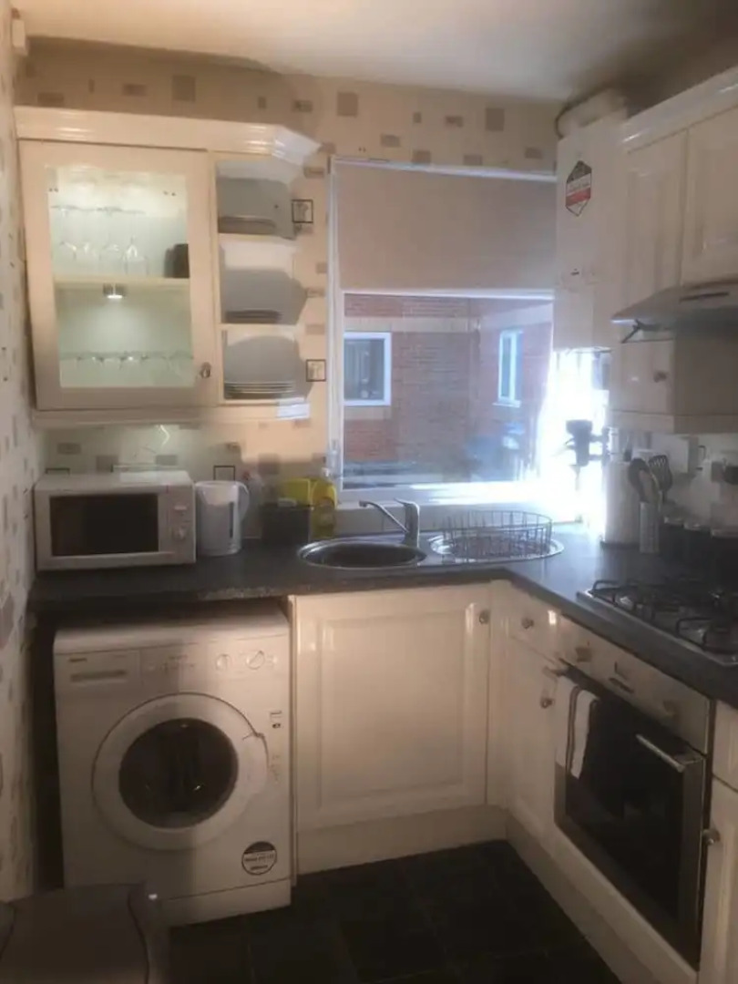 2 Bed Flat - Sleeps 3 - Parking - Wifi