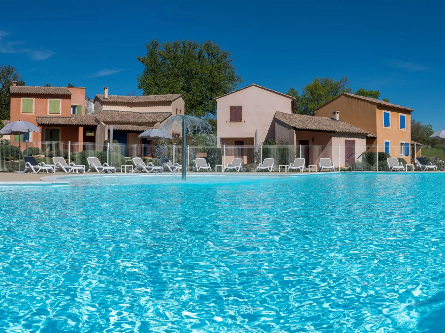 Semi-detached villa with dishwasher, close to the village