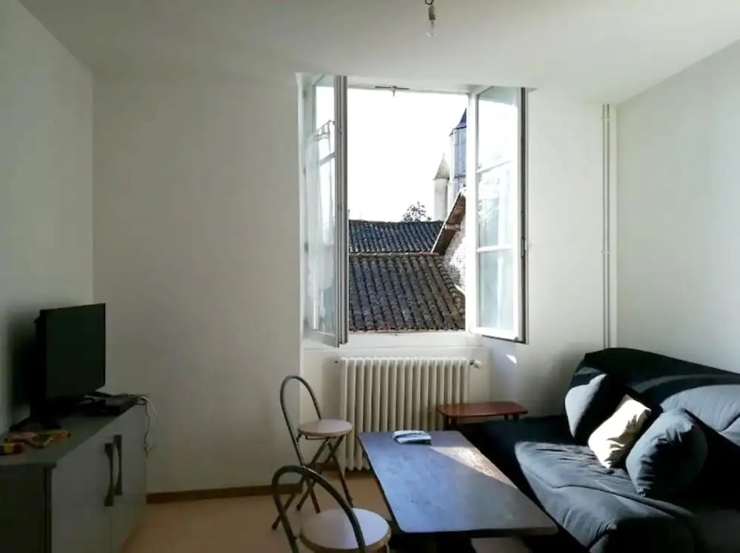 Apartment With one Bedroom in Civray, With Wonderful City View, Furnished Garden and Wifi