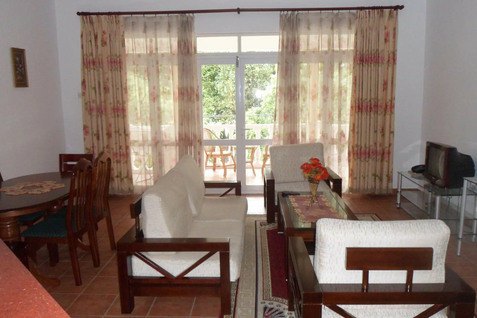 Reef Holiday Apartments