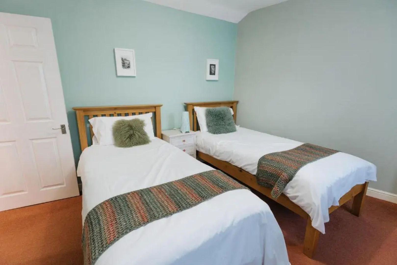 GWYNANT BACH - Cosy 2 Bed Bungalow Cottage in Snowdonia National Park, Conwy, North Wales