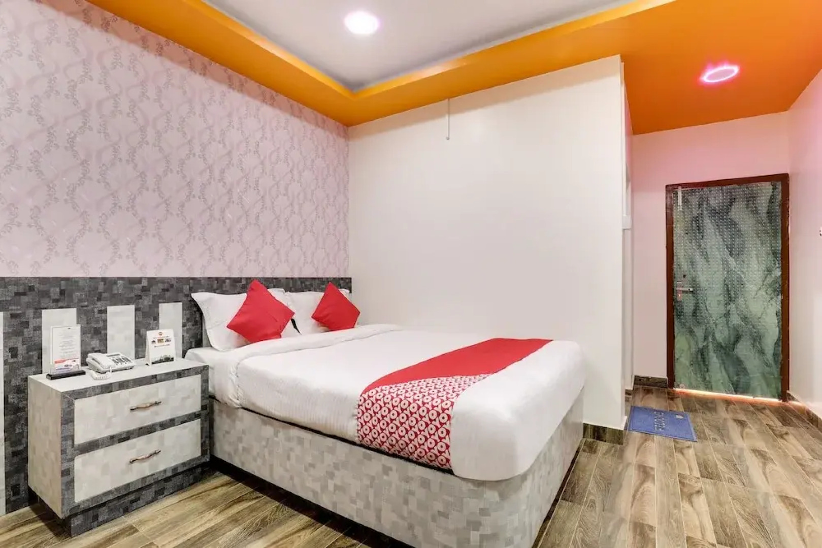 OYO 585 Hotel Raj Durbar & Navrang