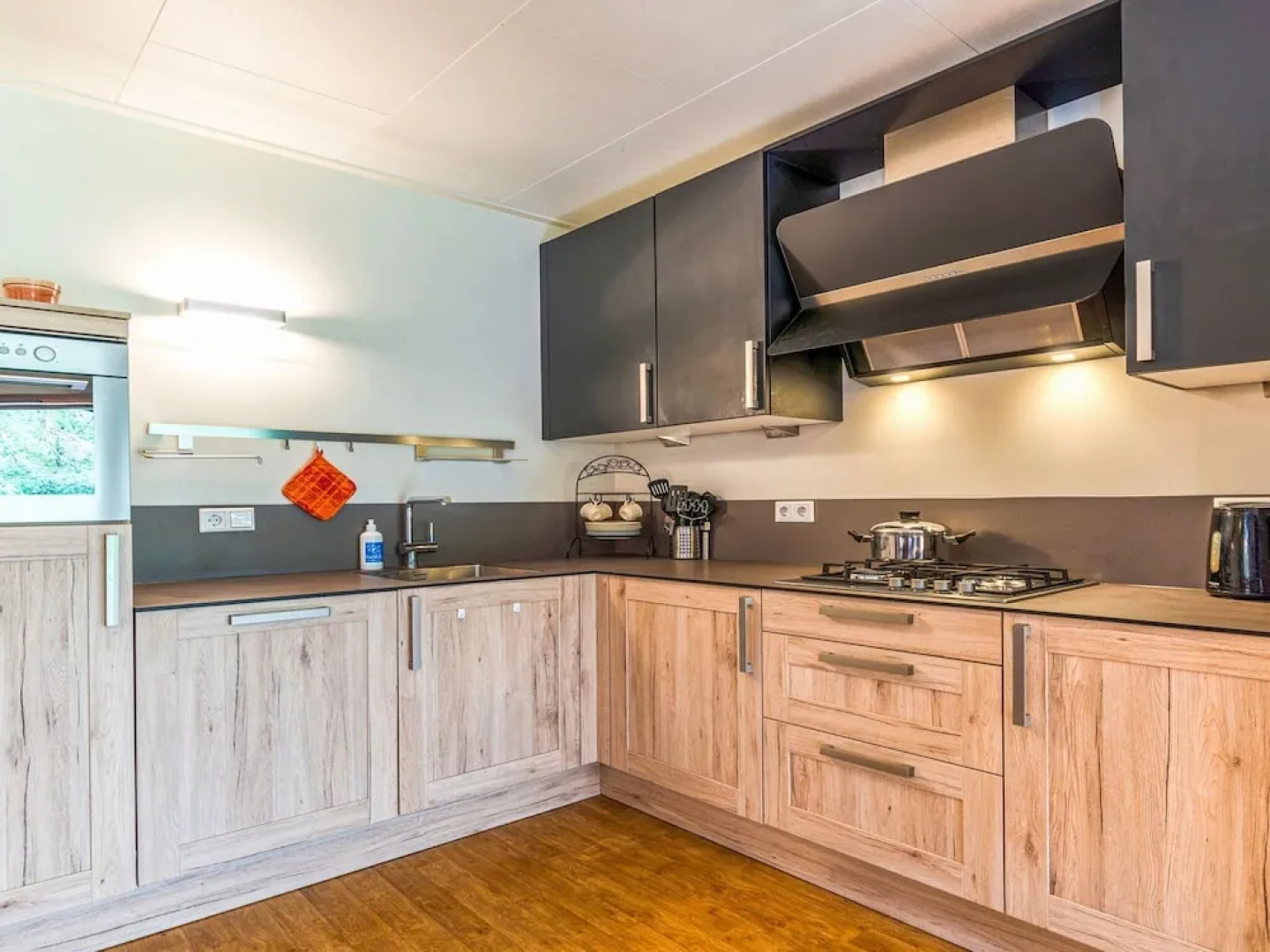 Sun Kissed Bungalow in Uden with Sauna, Hot Tub, Terrace