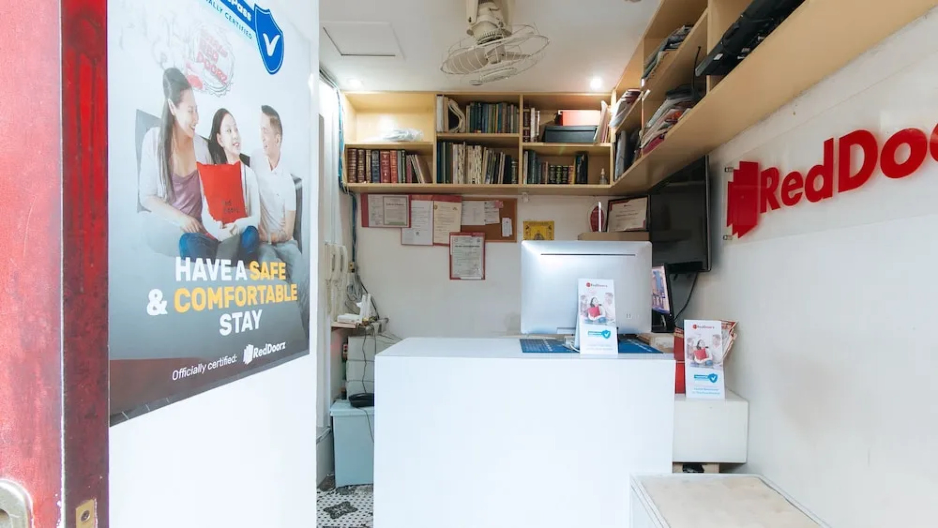 RedDoorz Plus @ Ruby Las Pinas Weekly Stay