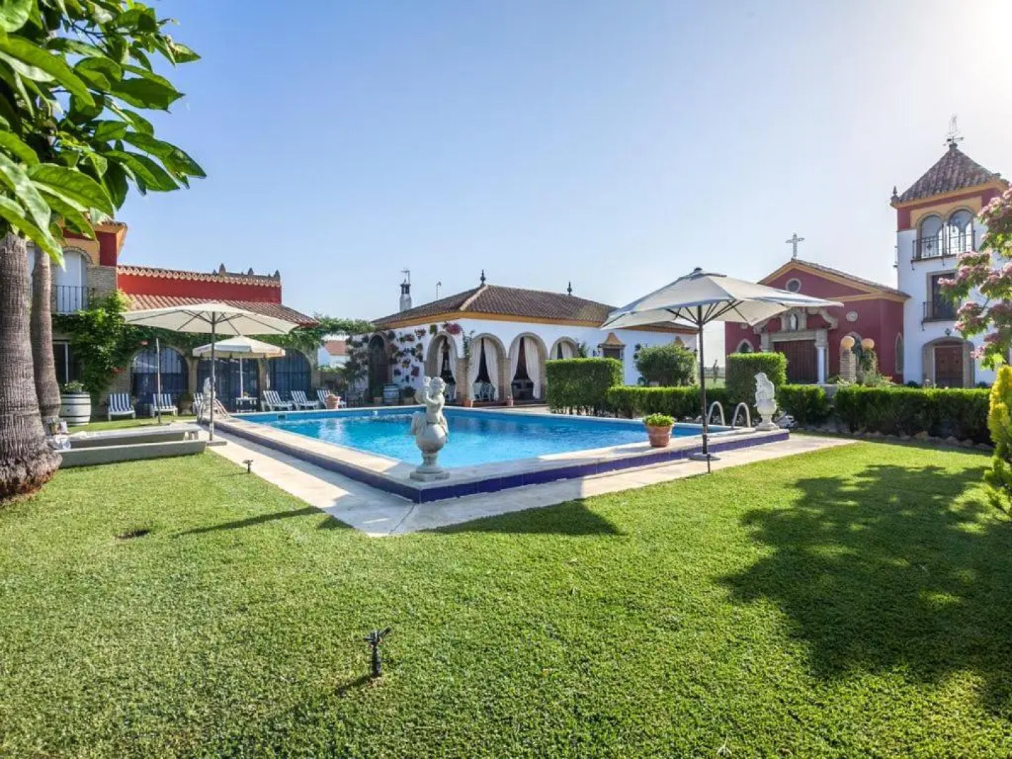 4 bedrooms villa with private pool enclosed garden and wifi at Los Palacios y Villafranca