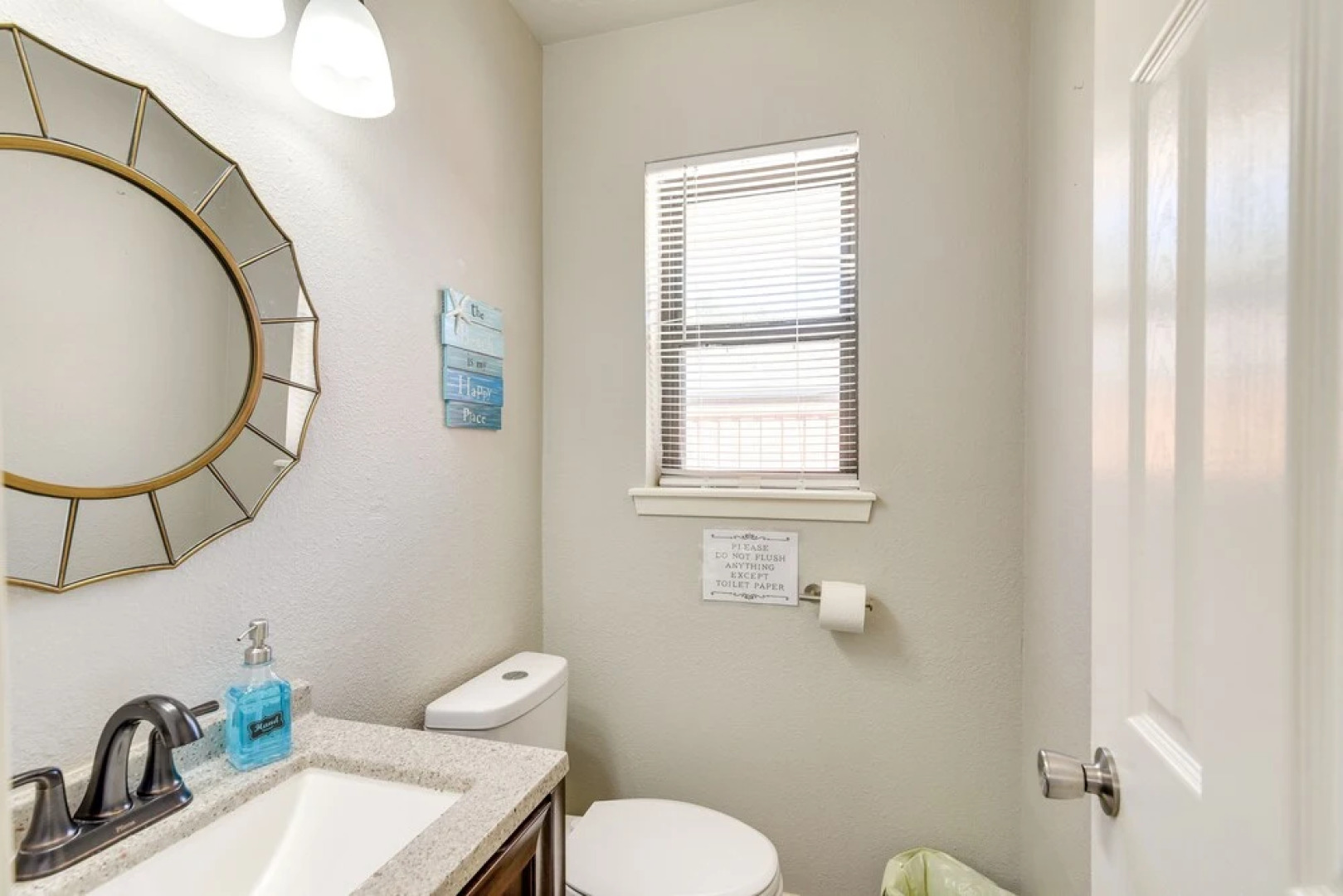 Seabrook Getaway: 5 Mi to Nasa Control Center!