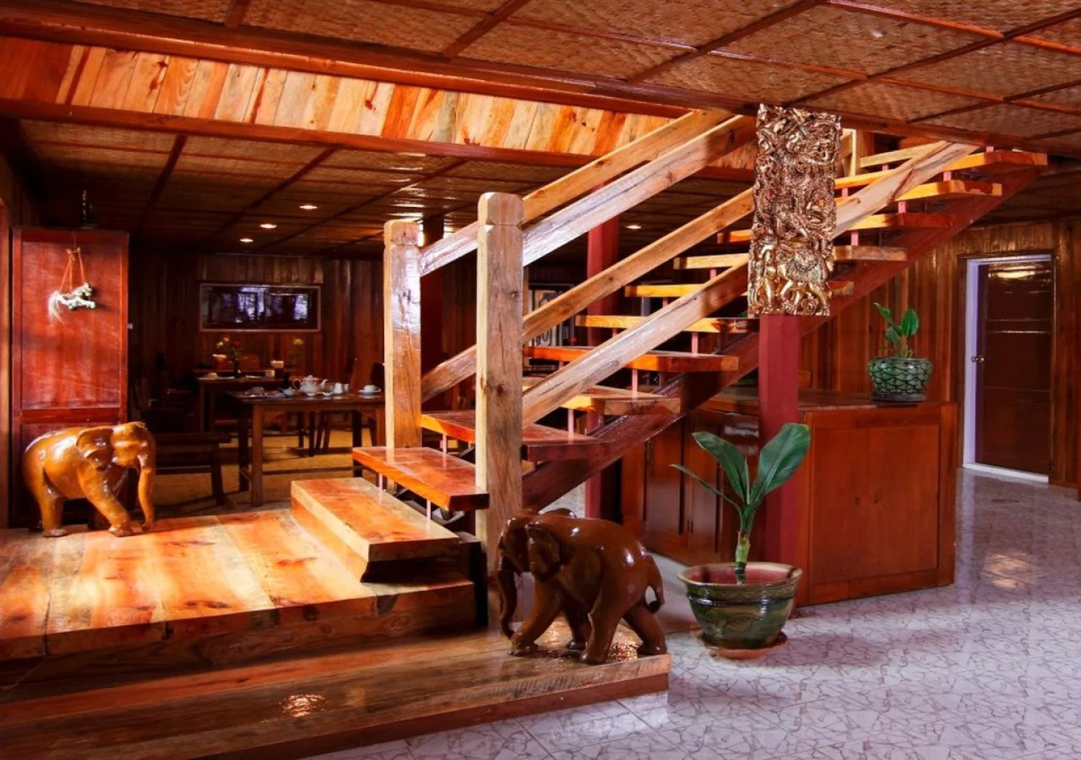 Golden Empress Hotel