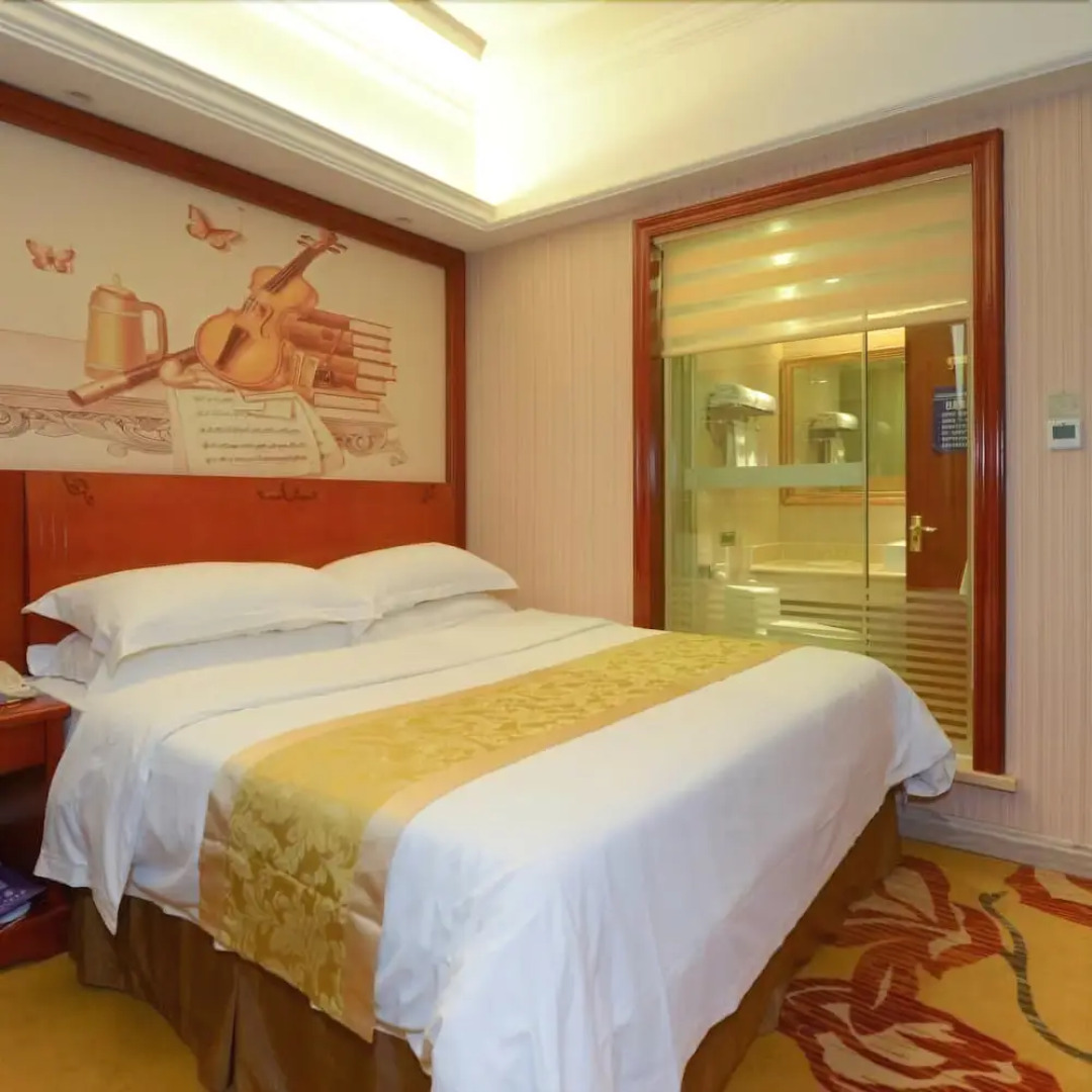 Vienna Hotel Guigang Central Square