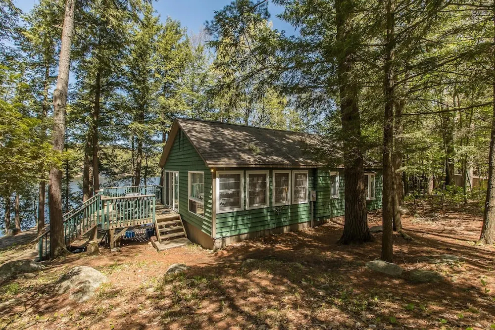 Westview~Beautiful 3 bedroom 1 bath cottage on Lake Rosseau