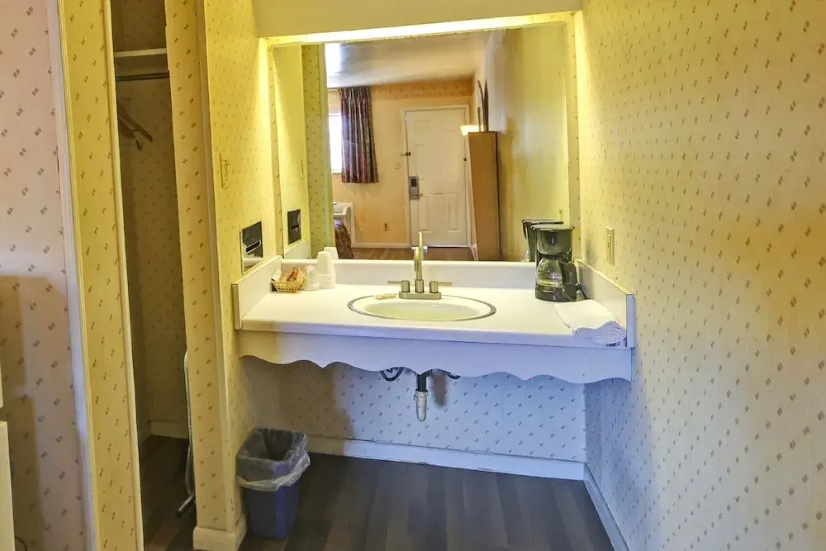 Hotel O Relax Inn Lewisburg near I-64