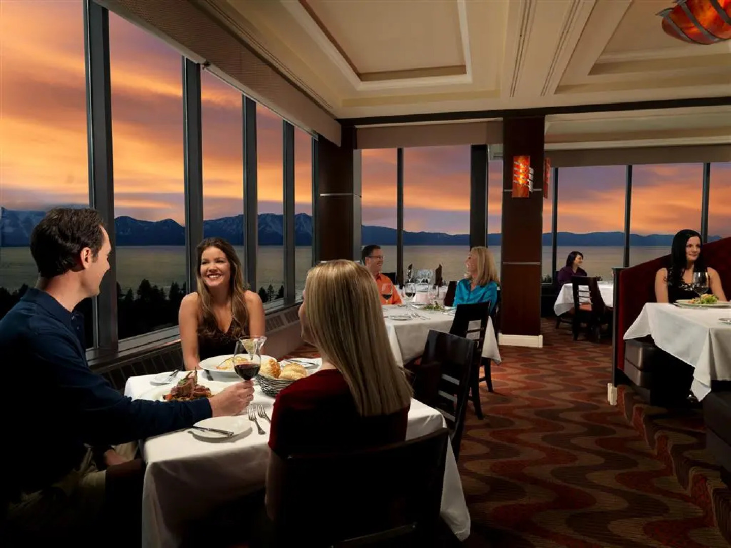 Отель Caesars Republic Lake Tahoe — A Caesars Destination