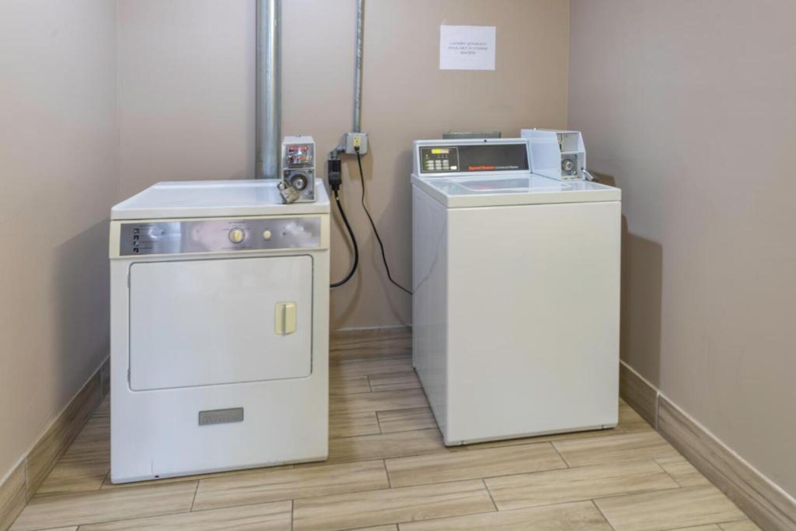 BridgePointe Inn & Suites