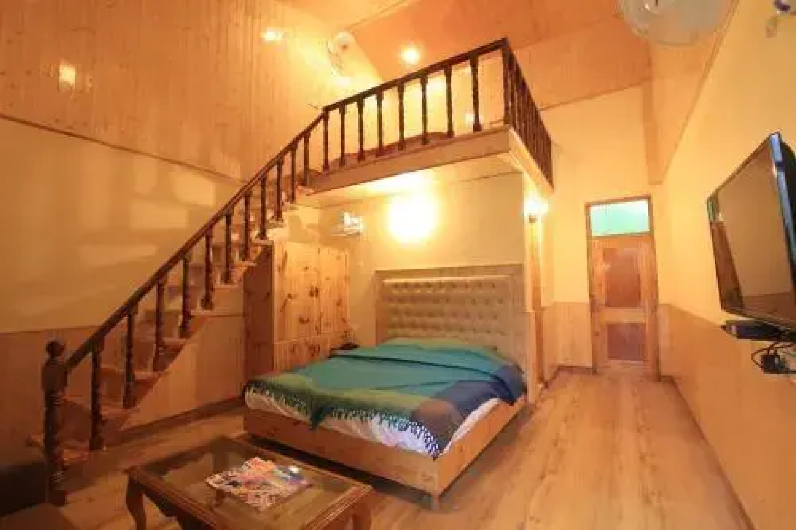 The Rainbow Inn & Cafe