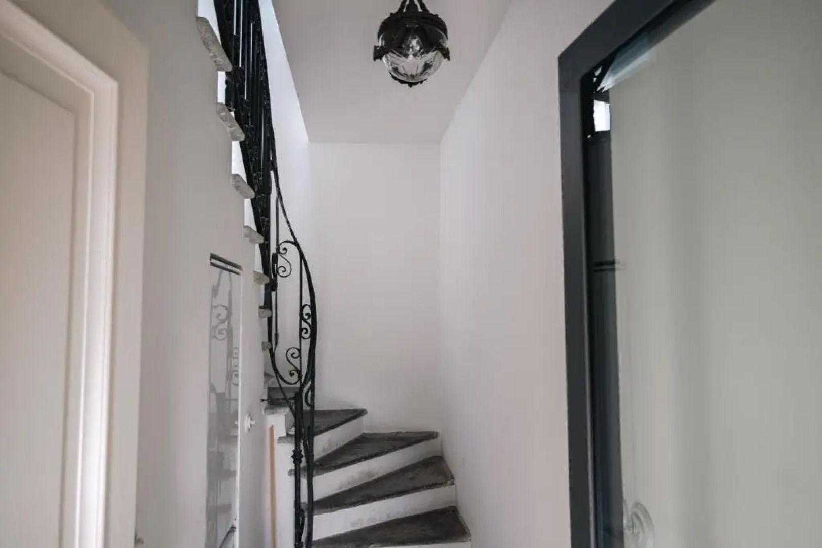 Luxury Apartment with a balcony lake Lago Maggiore