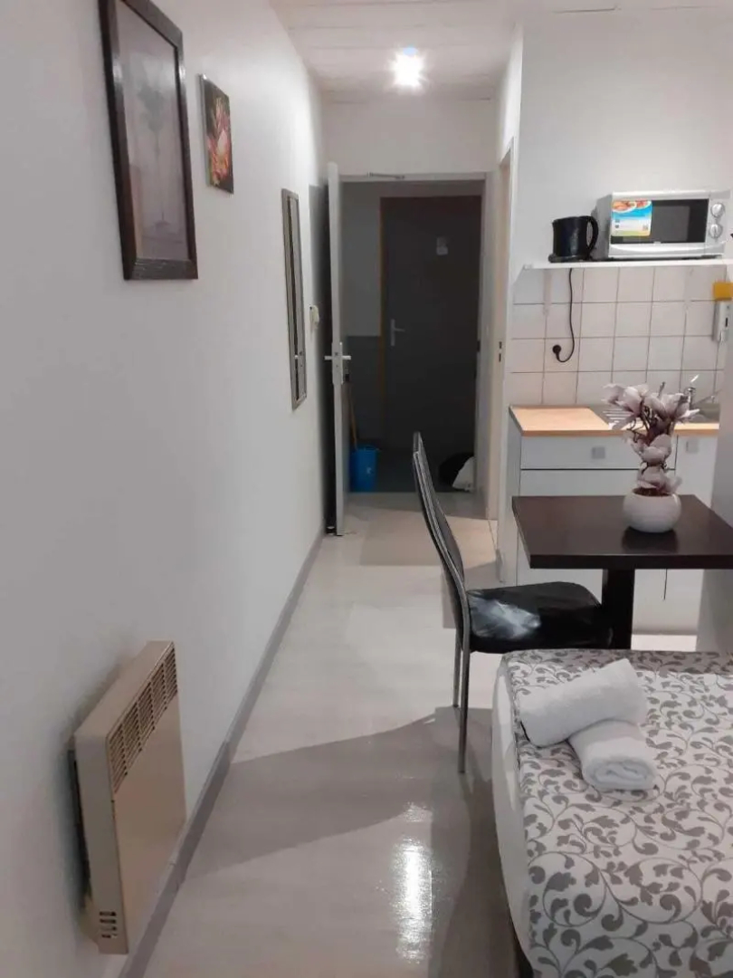 Apparthotel Area, Studios avec Salles de bains et kitchenettes privatives et Chambres avec cuisine et salle de bains communes
