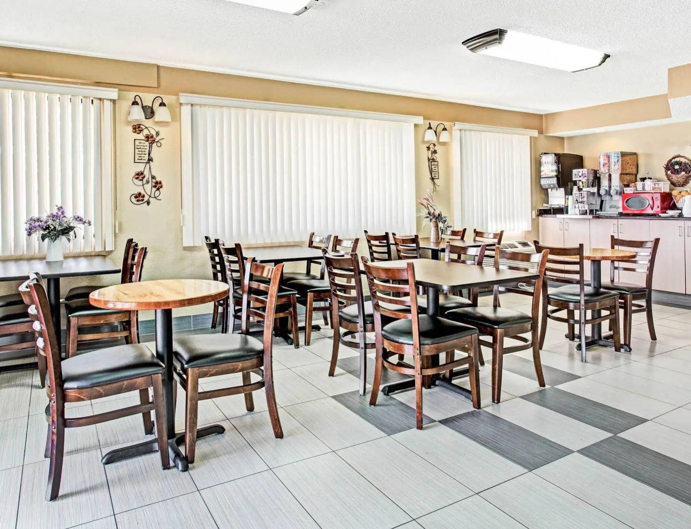 Knights Inn Aurora