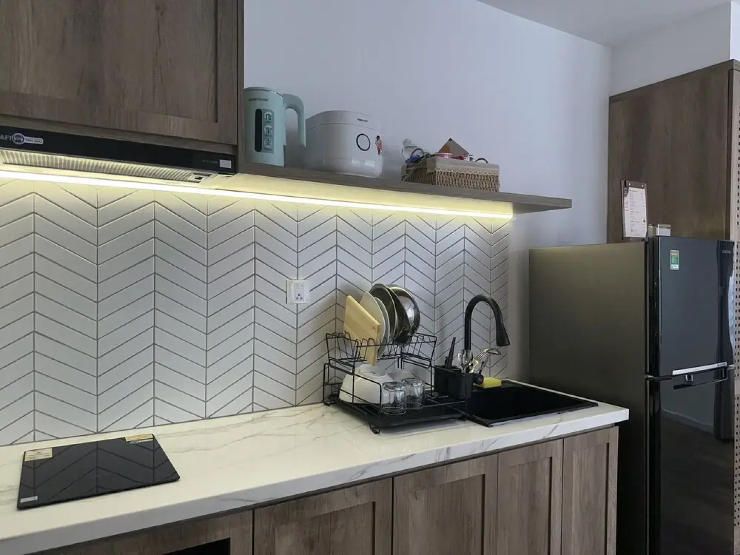 Kin Wander Tan Phong, The Moonage