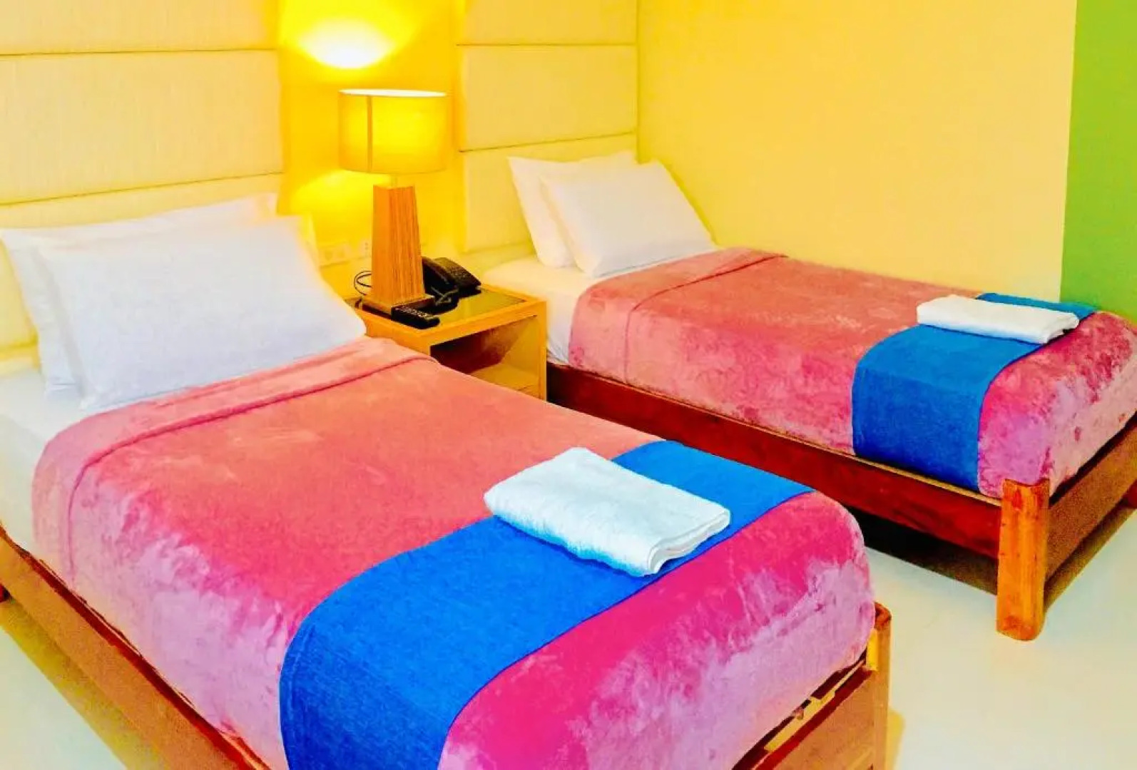 RedDoorz Plus @ ABC Landmark Hotel