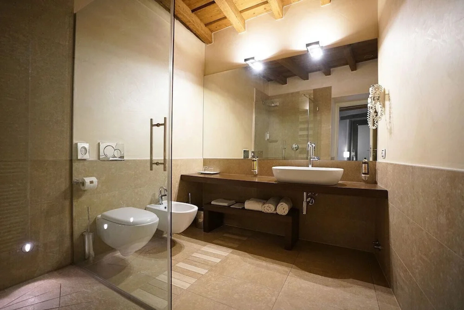 1711 Luxury Guest House