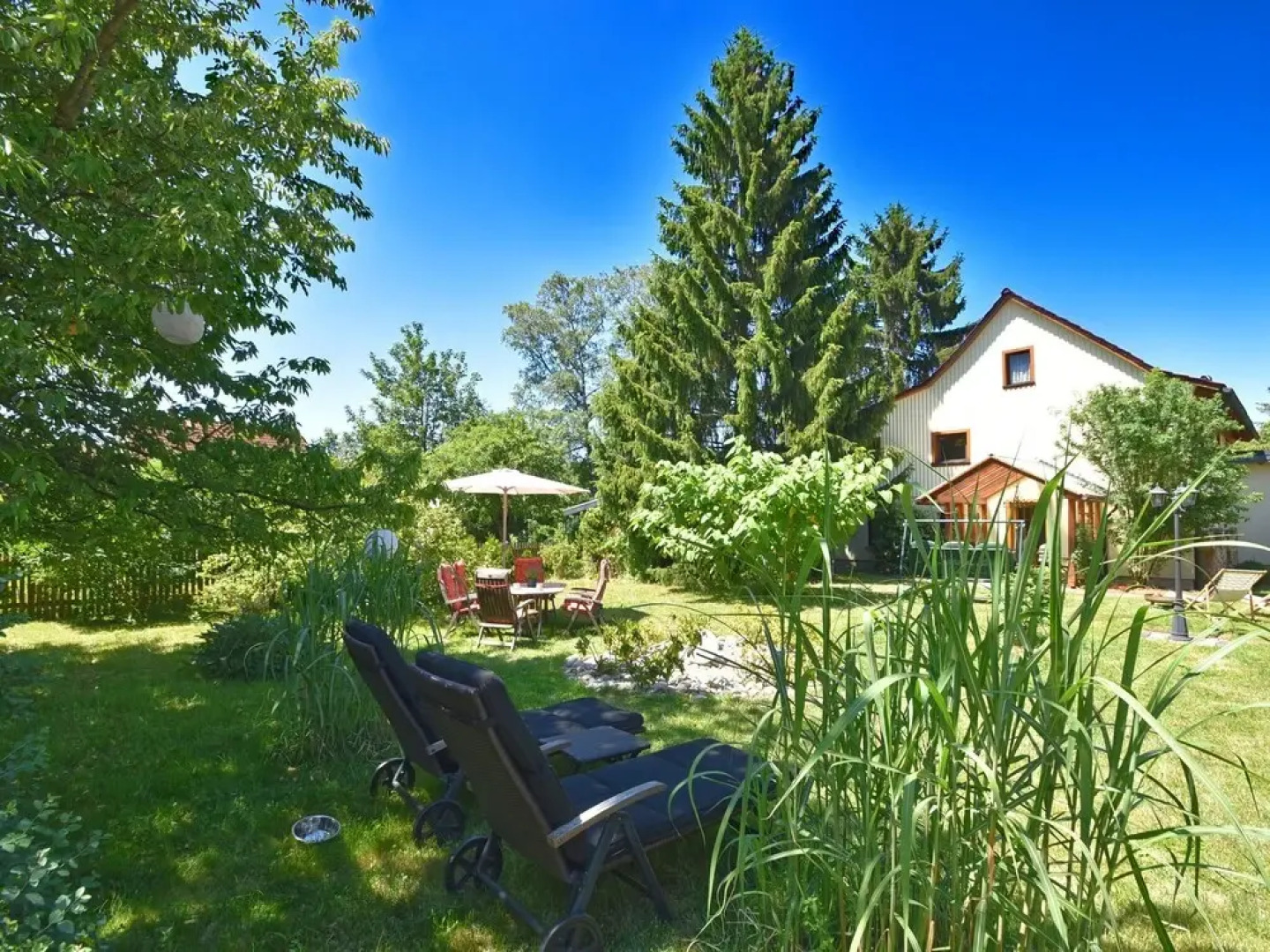 Vintage Hoilday Home in Leina with Pond