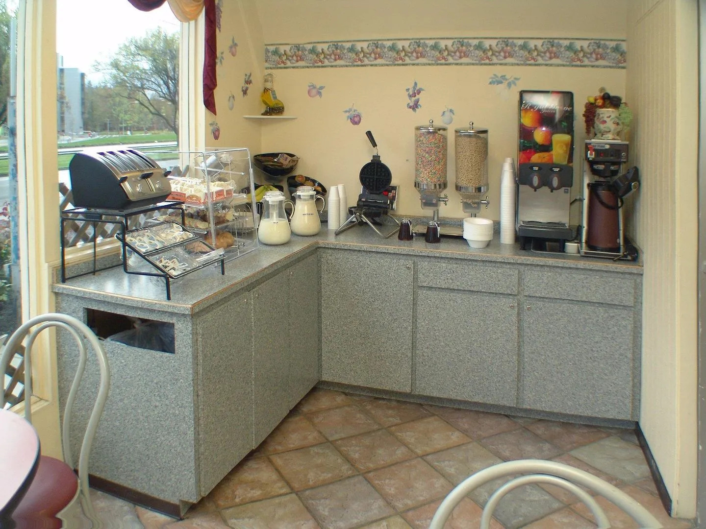 University Inn & Suites