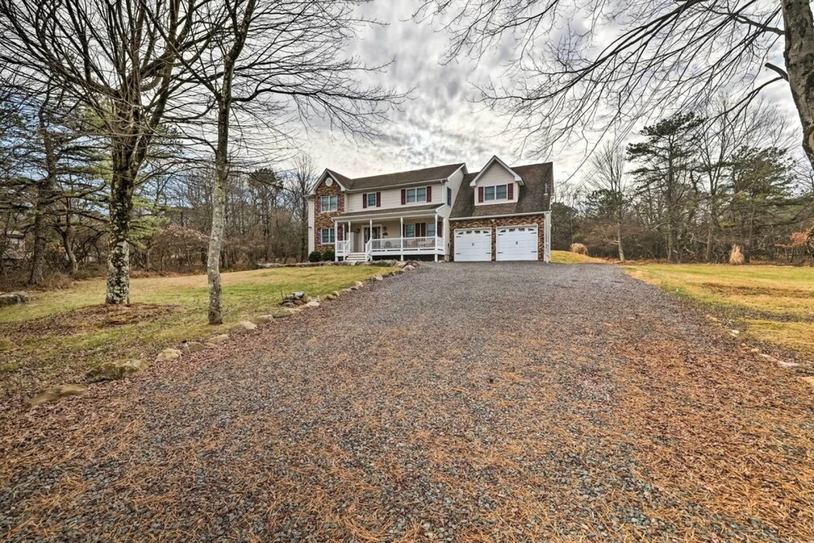 Hot Tub, Lake Access: Spacious Poconos Getaway!