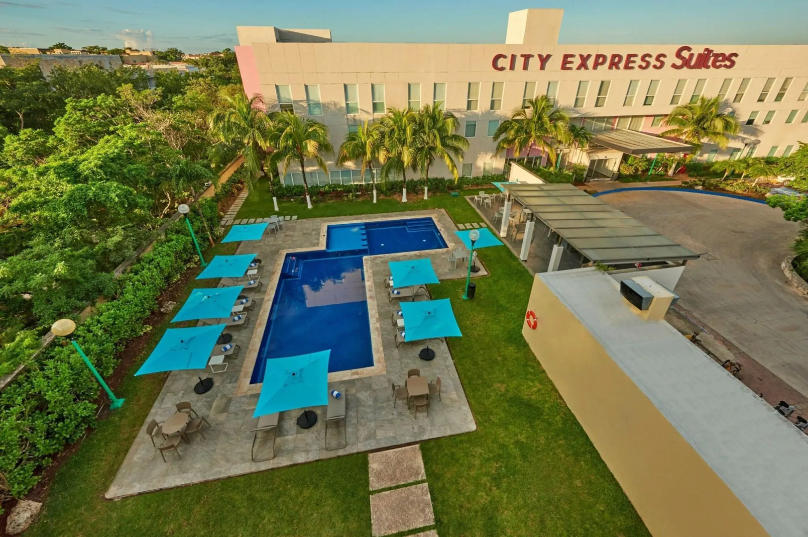 City Express Suites Playa del Carmen