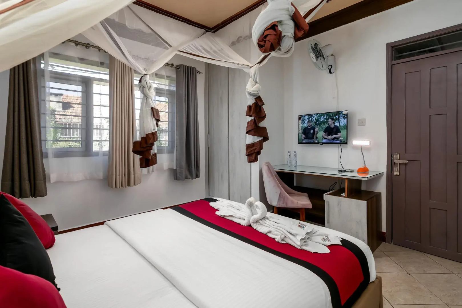 Saffron Beach Bistro & Cottages