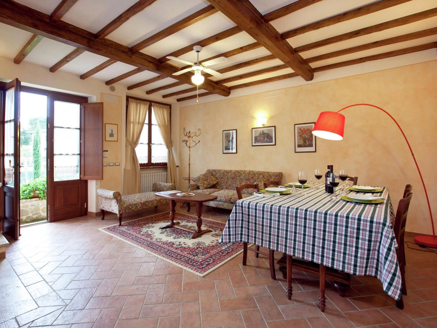 Spacious Cottage in Lucignano with Garden