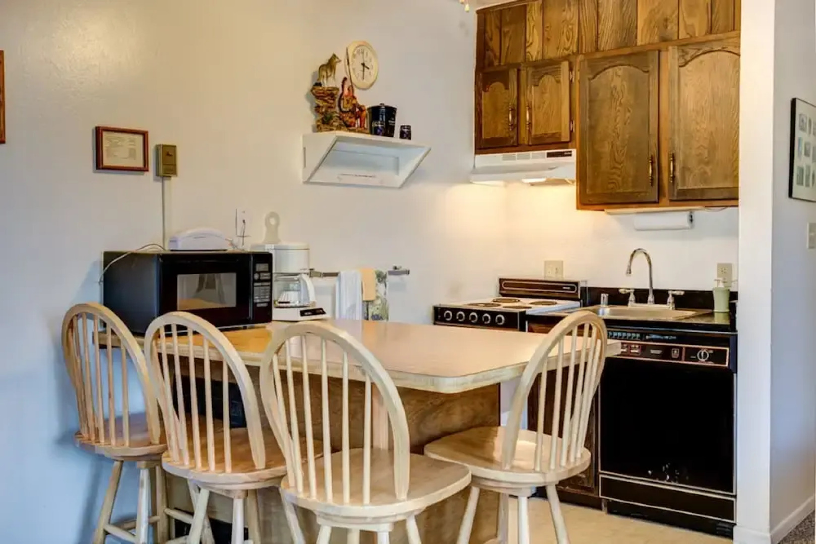 Cozy Corner Studio-a112