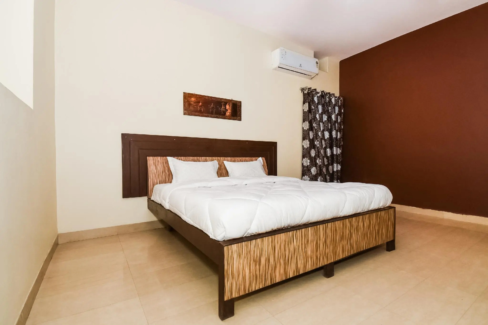 SPOT ON 40066 Sapphire Inn