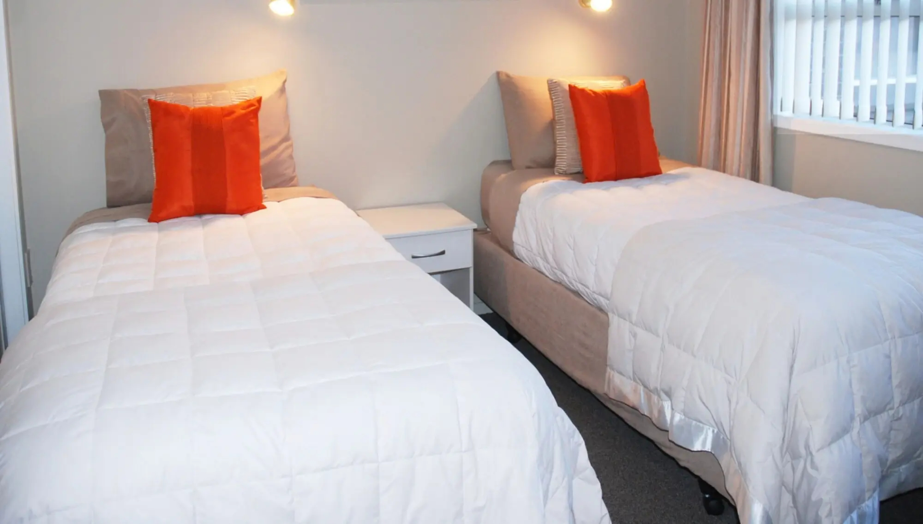 Almond Court Motel