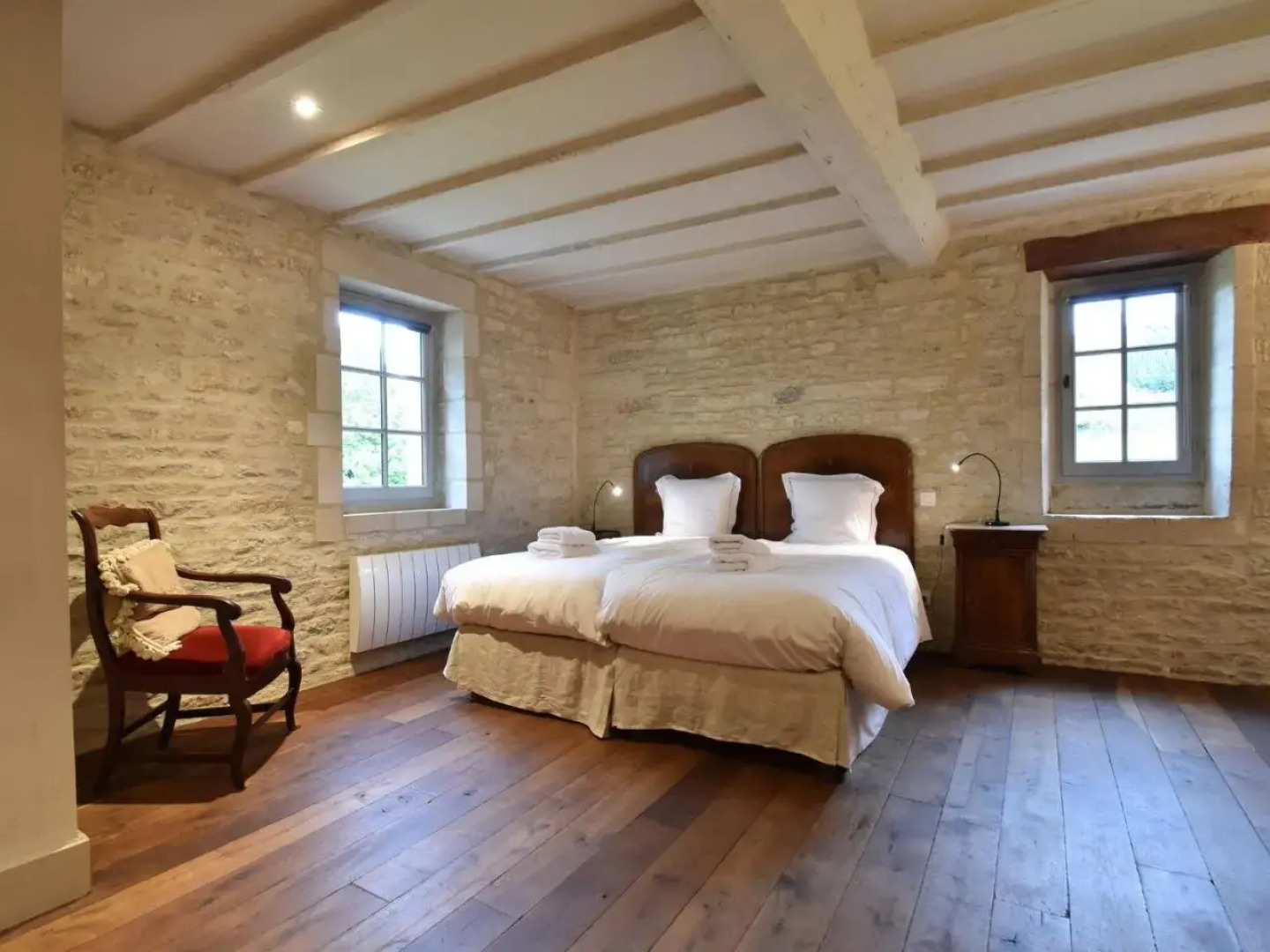 Luxurious mansion in Lantheuil with garden