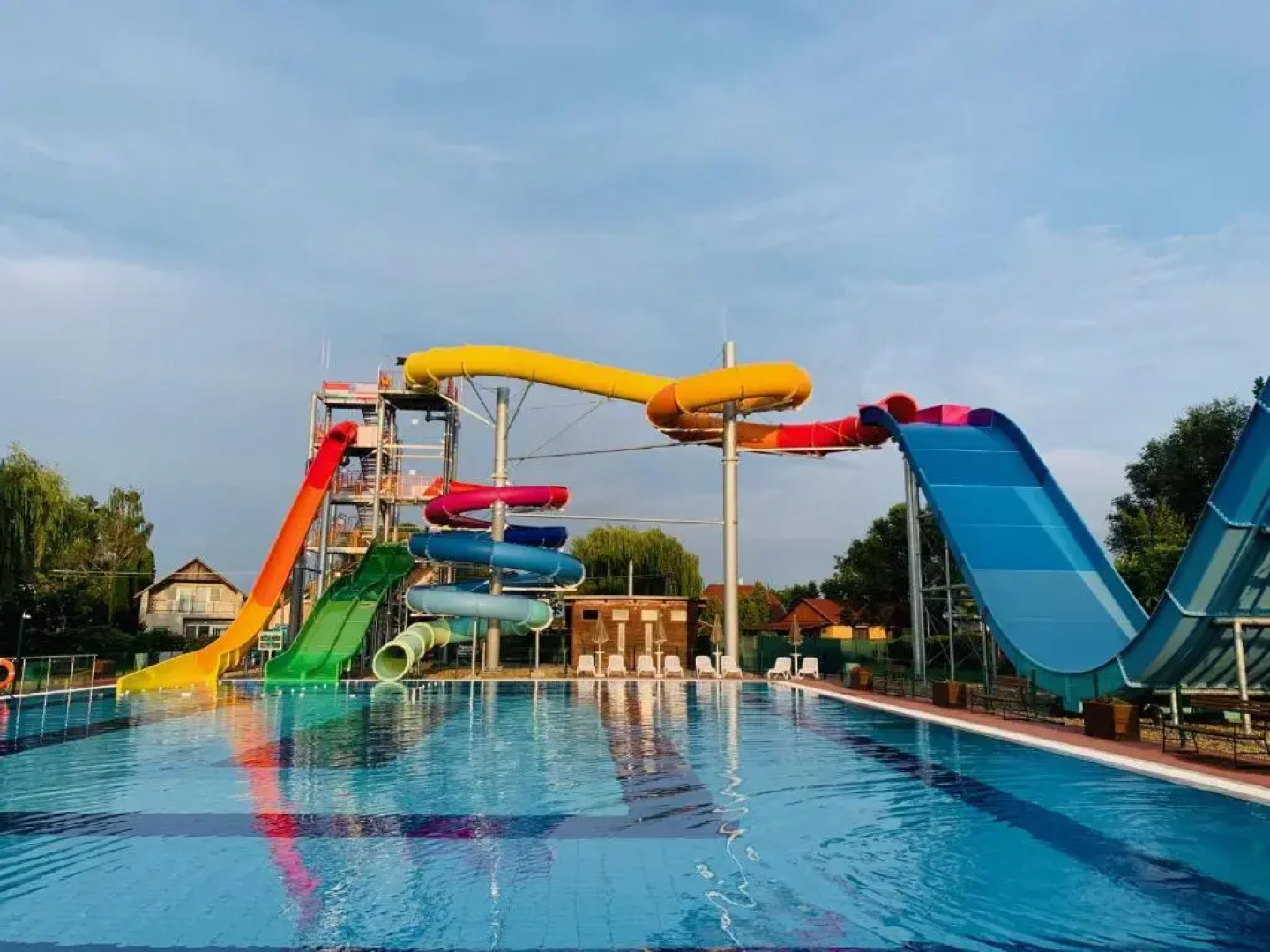 Aqua Camp Mobilházak - Thermál Kemping Tiszakécske