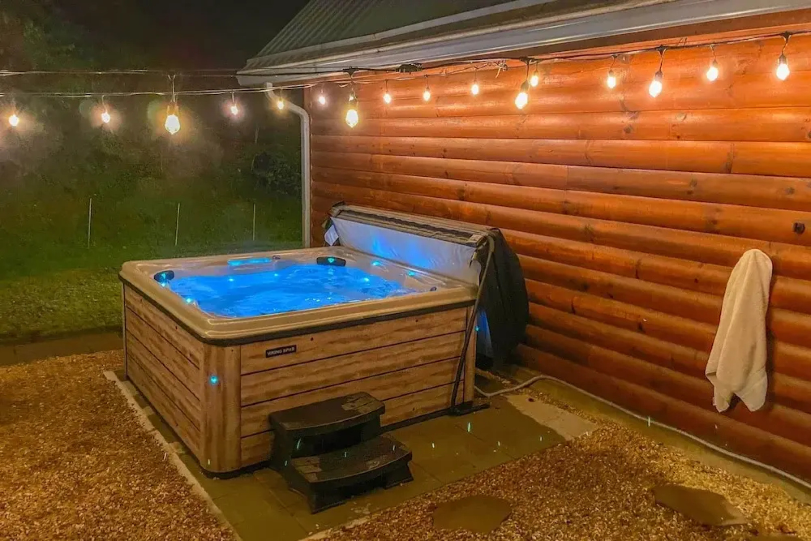 7 Mi to Ski Slopes: Mars Hill Cabin w/ Hot Tub!