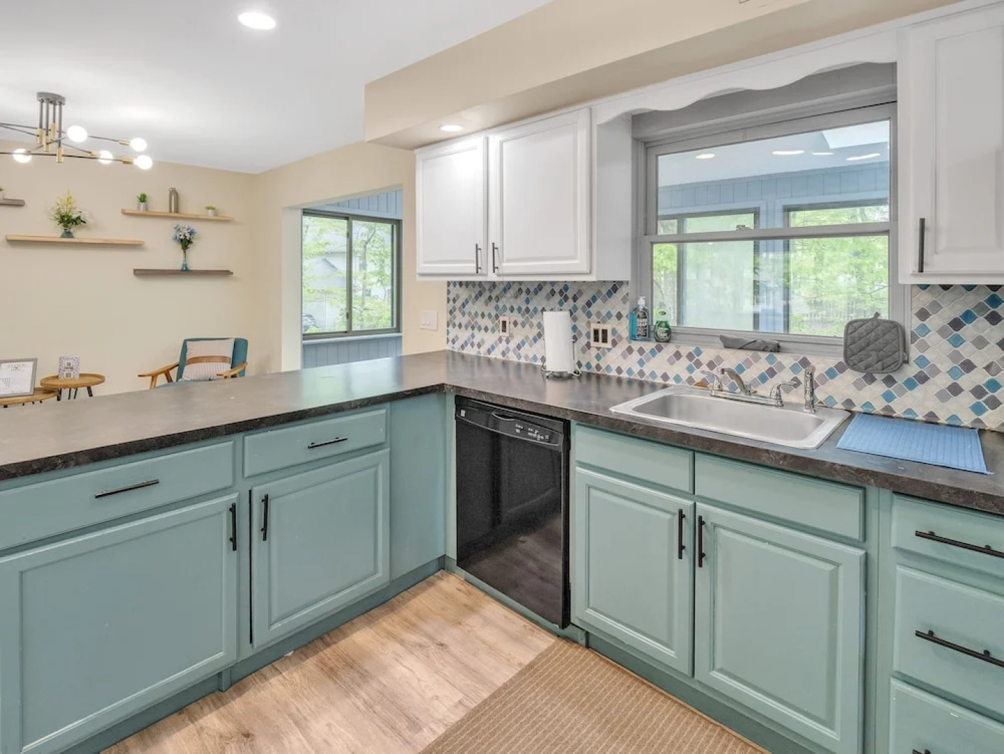 Pocono Escape - Cozy 5br - Sauna-billiard 5 Bedroom Home by RedAwning