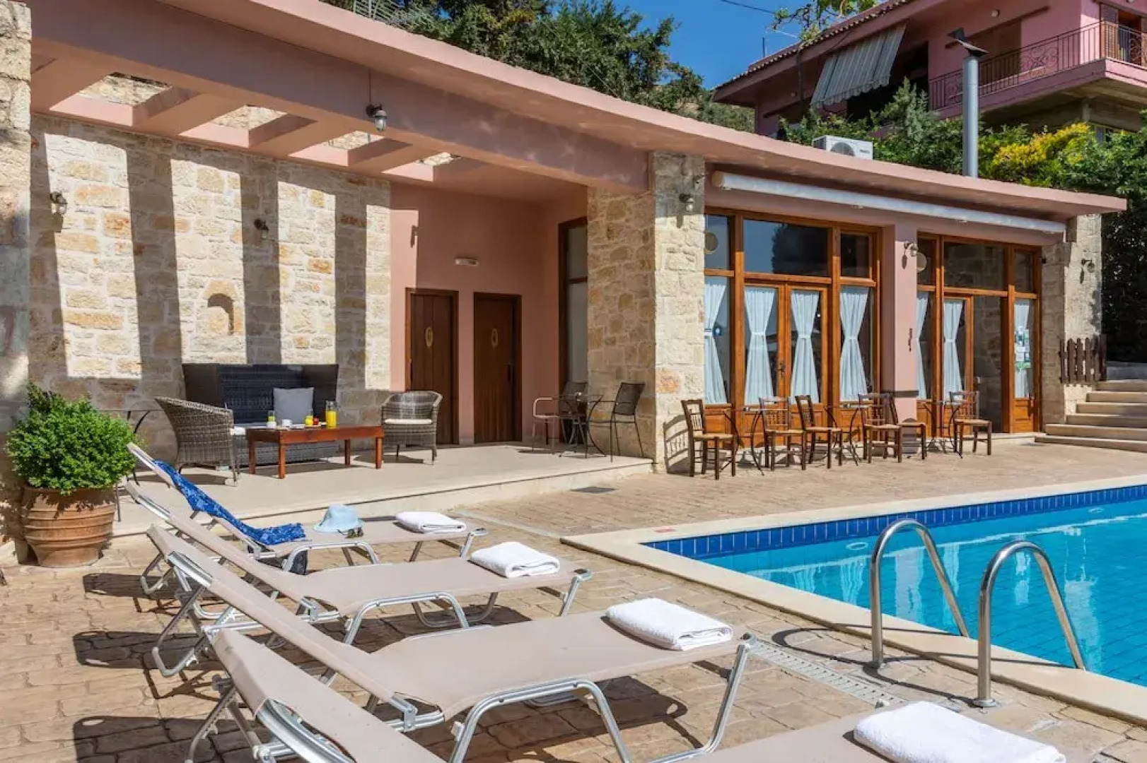 Petronikolis Traditional House