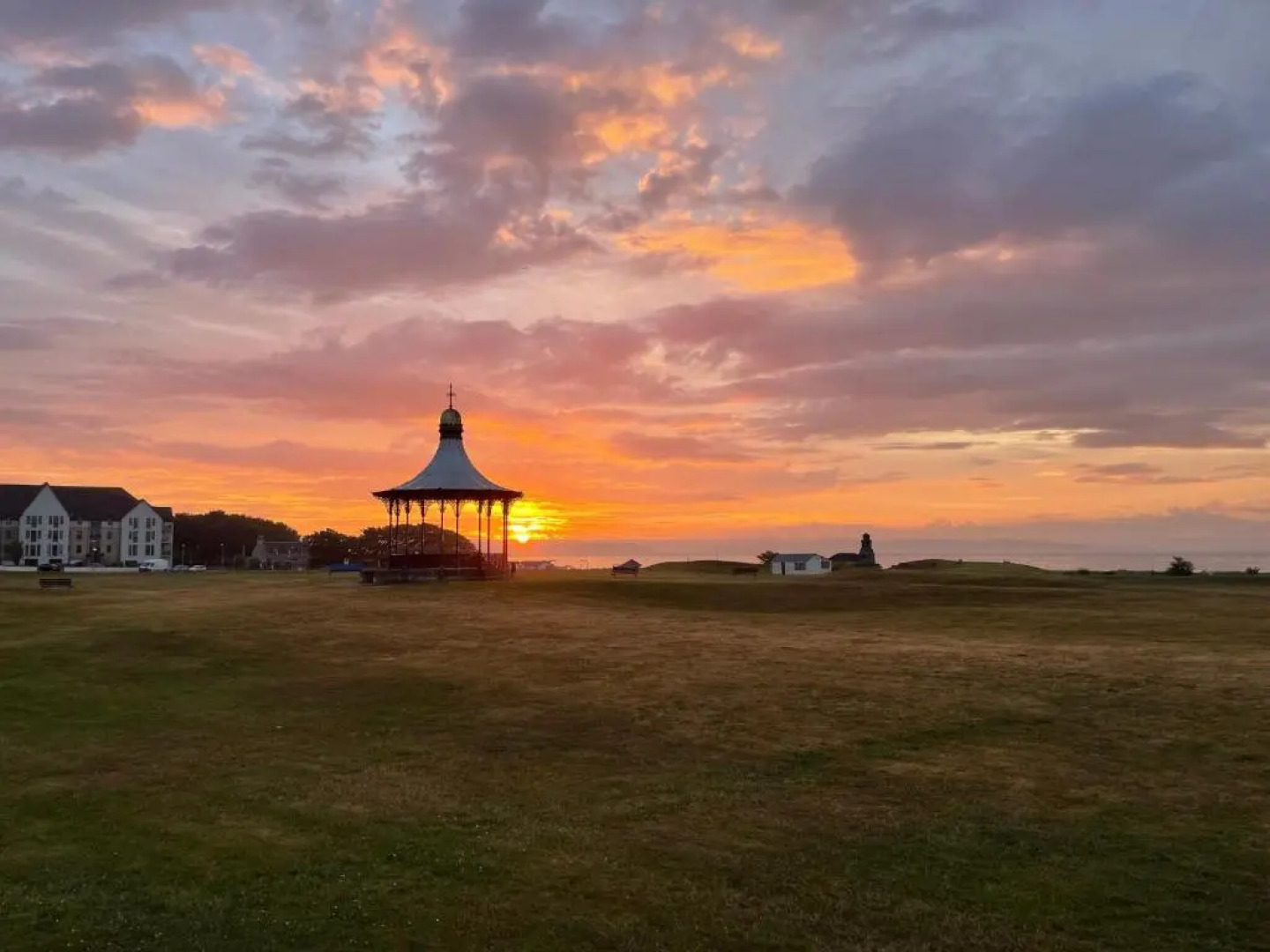 The Duplex Nairn- Spacious 3 Bedroom with sunny balcony