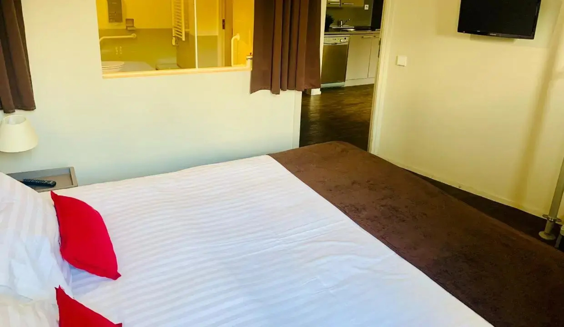 Standing Hotel Suites