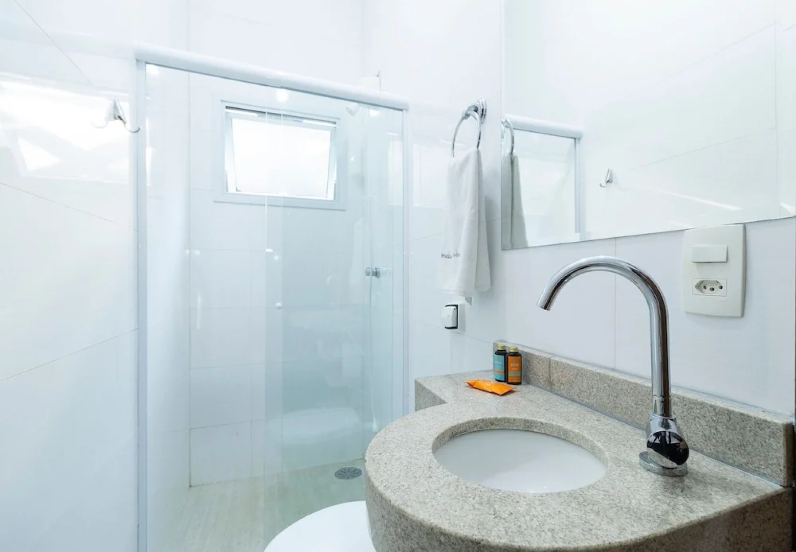 Chácara com Piscina a 40 min de SP