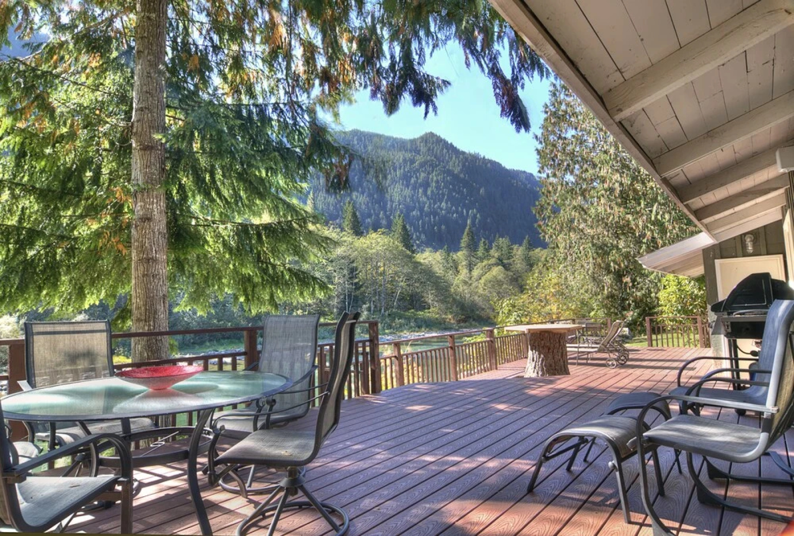 Riverside Ranch with Guest Cabin and Fireplace