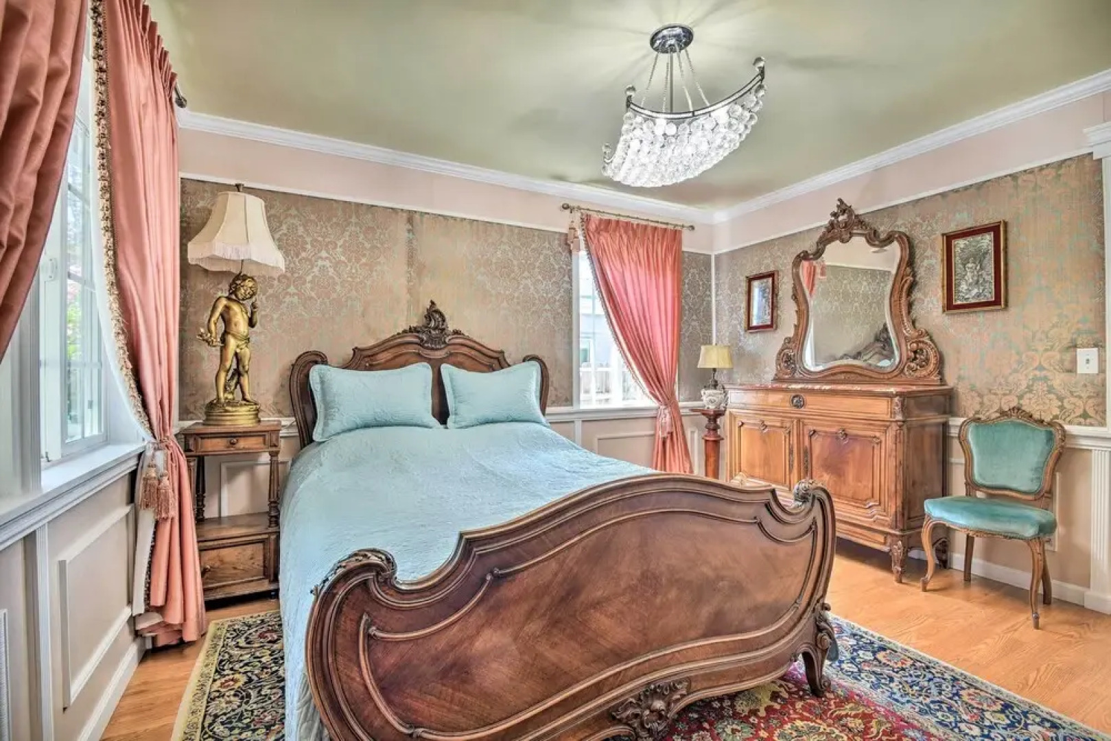 Romantic Pasadena Home w/ Covered Porch!