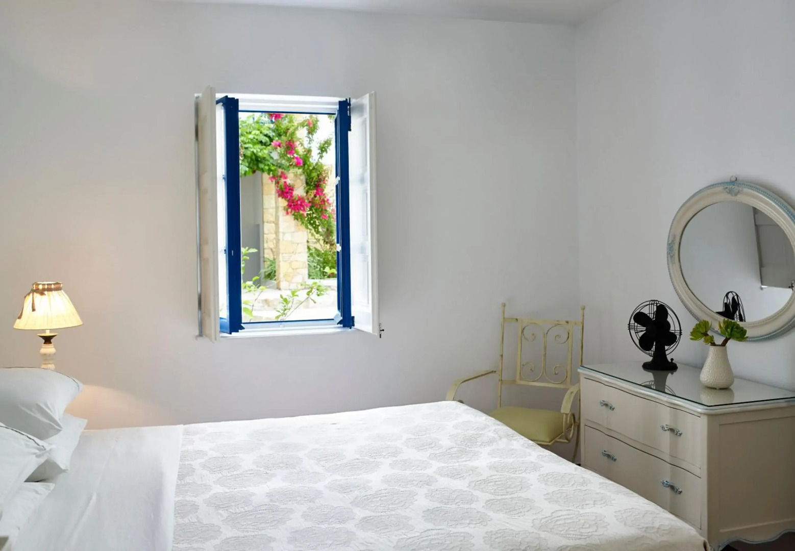 Folegandros Apartments