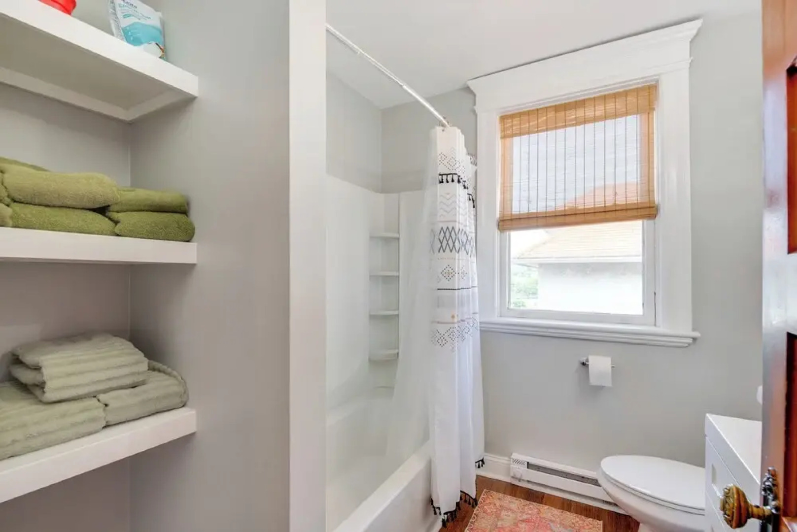 2 Mi to Steamtown Nhs: Family Home w/ Backyard!