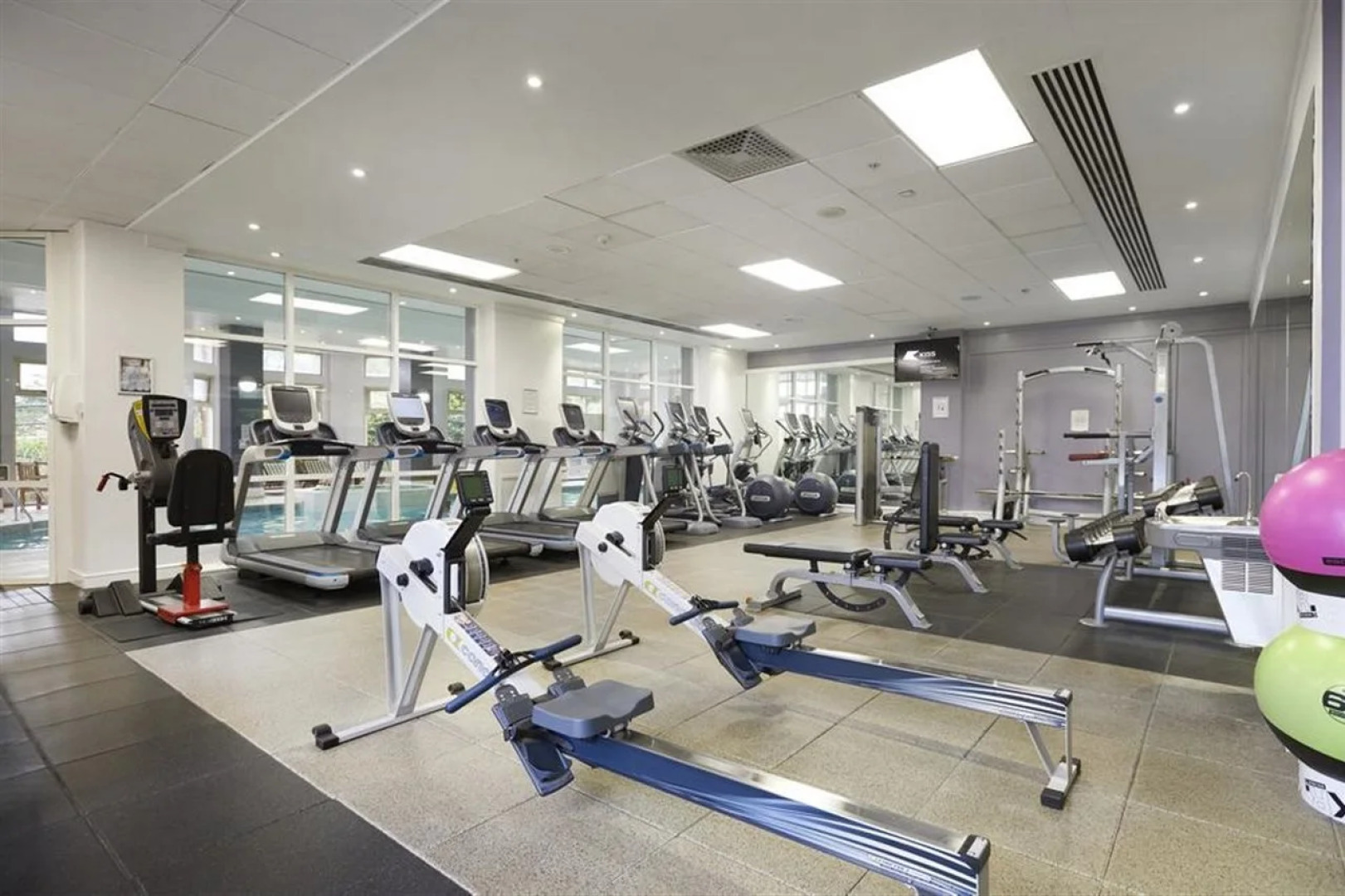 DoubleTree by Hilton Dartford Bridge