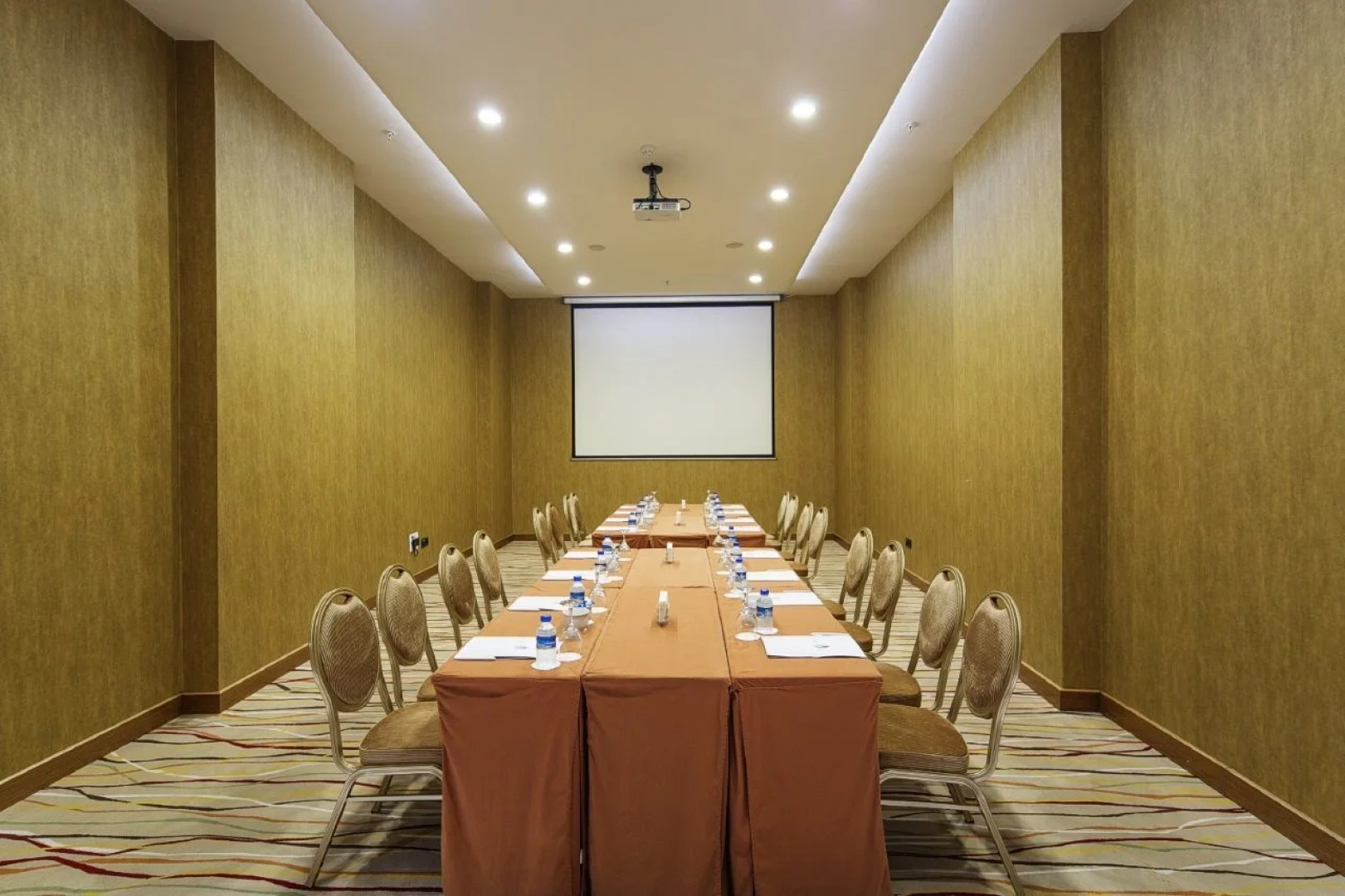 Noah's Ark Deluxe Hotel & Spa