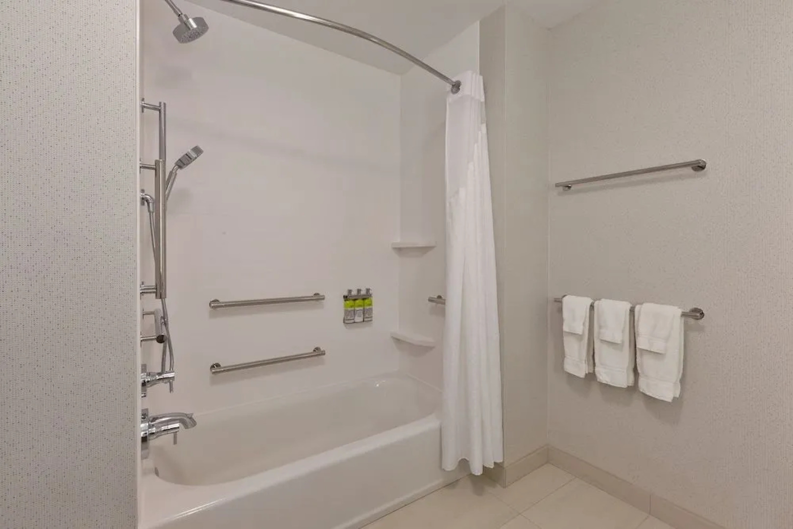 Holiday Inn Express & Suites Milan – Sandusky Area