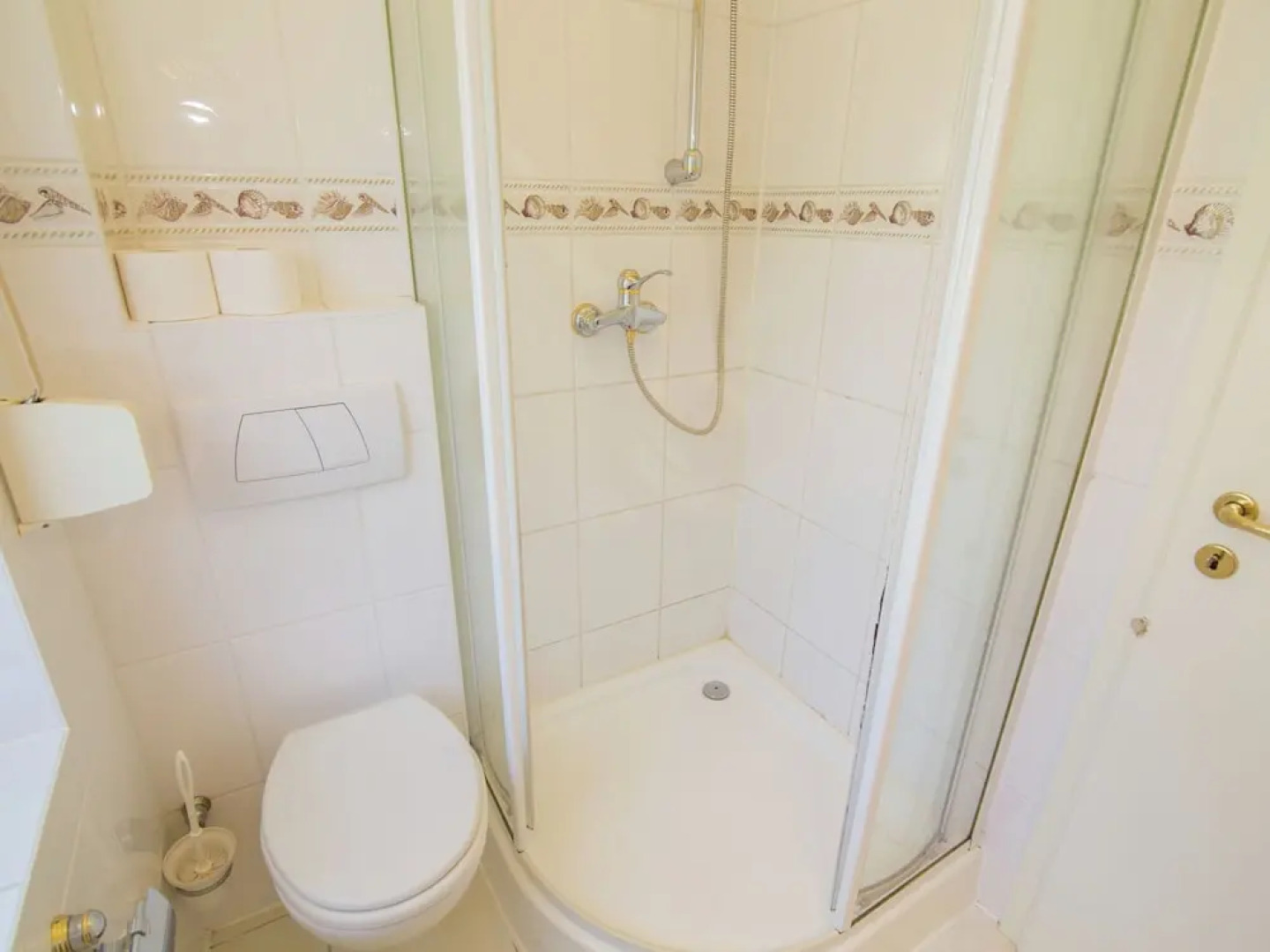 Exclusive Apartment With Large Balcony and Lake View Directly on to the Edersee