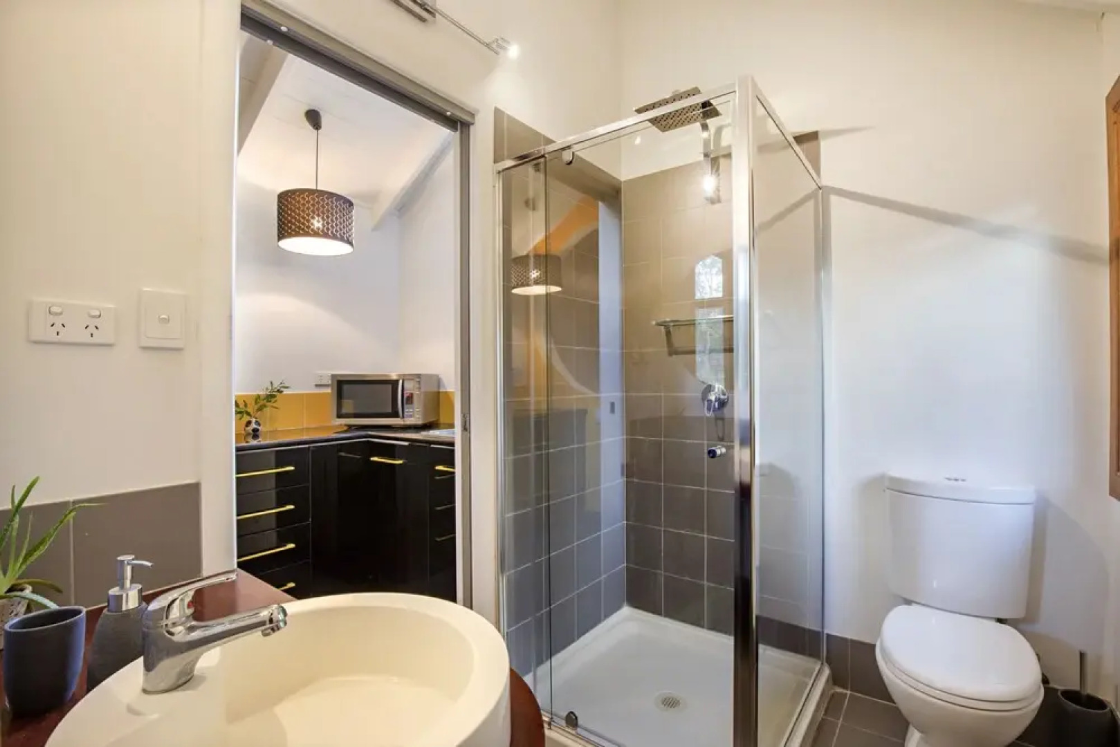 Airlie Beach Eco Cabins - Adults only