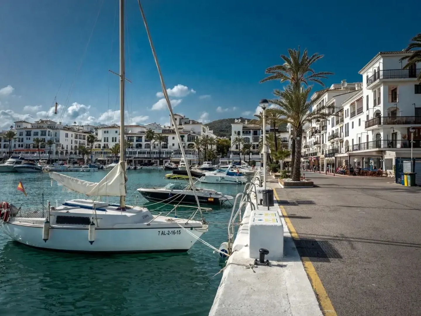 2115-Apto con bonita terraza vista a la piscina